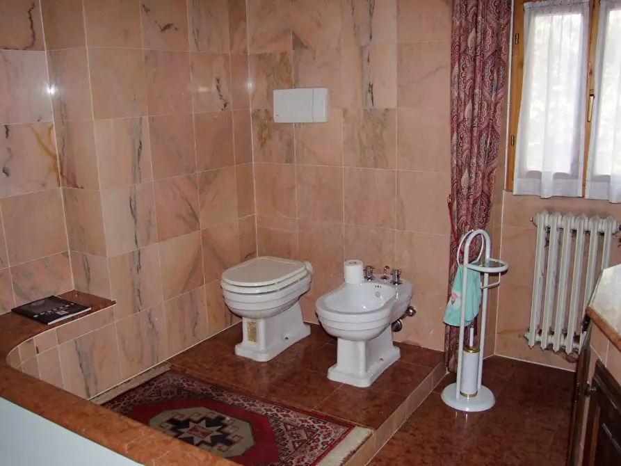 Immagine 15 di Casa colonica in vendita  a Rufina