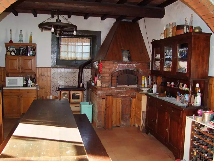 Immagine 5 di Casa colonica in vendita  a Rufina
