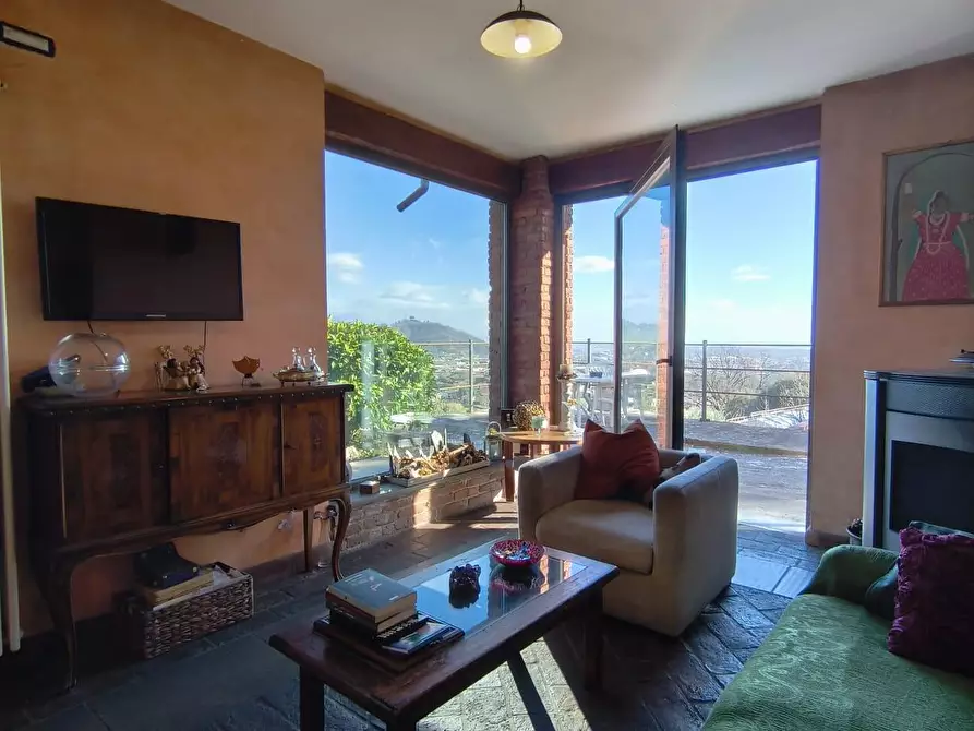 Immagine 1 di Casa indipendente in vendita  a Carrara