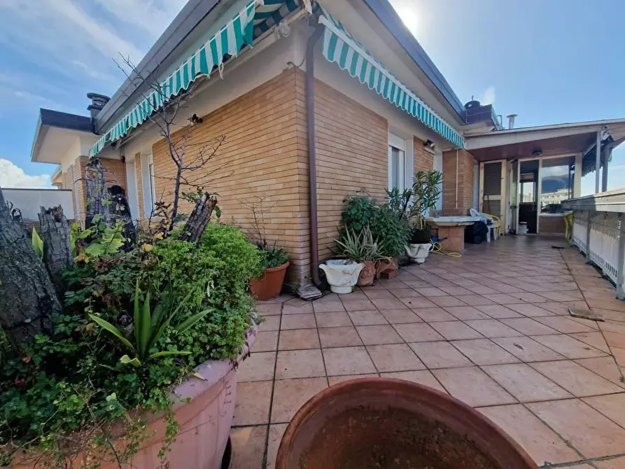 Immagine 11 di Mansarda in vendita  a Carrara