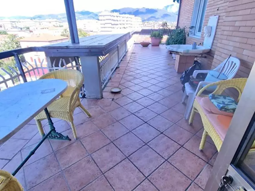 Immagine 10 di Mansarda in vendita  a Carrara