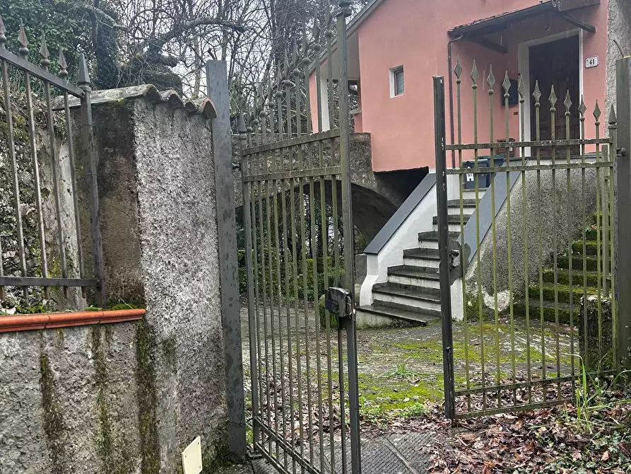 Immagine 1 di Casa semindipendente in vendita  a Podenzana
