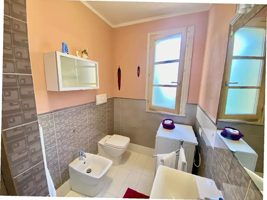 Immagine 6 di Appartamento in vendita  a Lucca