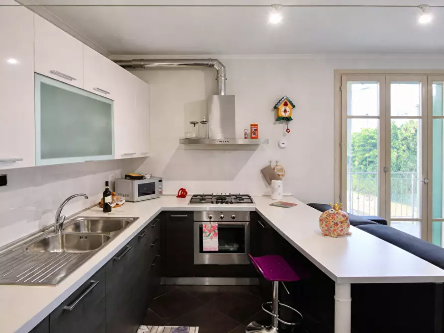 Immagine 2 di Appartamento in vendita  a Lucca