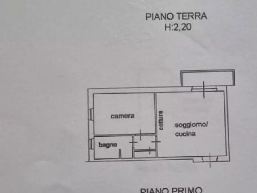 Immagine 13 di Appartamento in vendita  a Lucca