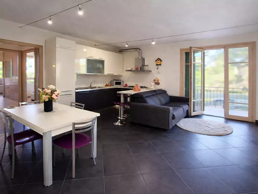 Immagine 1 di Appartamento in vendita  a Lucca