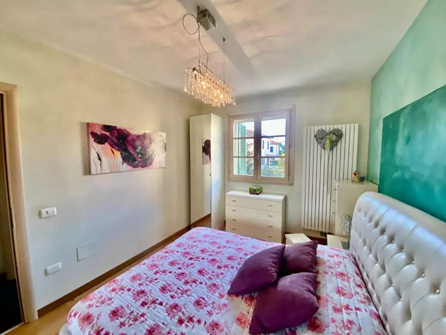 Immagine 11 di Appartamento in vendita  a Lucca