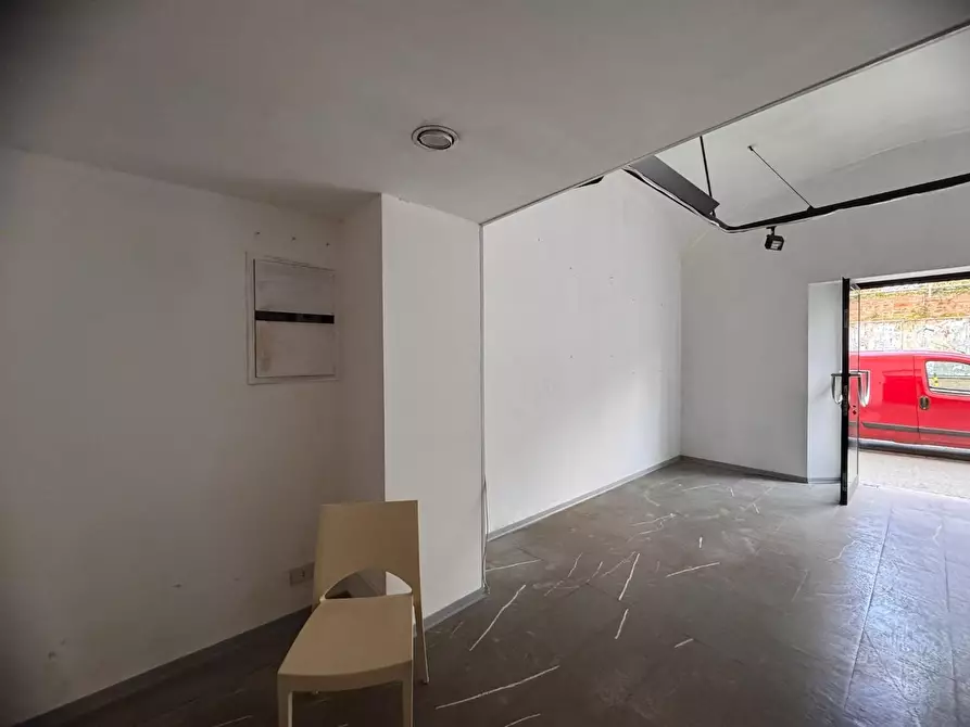 Immagine 3 di Locale commerciale in affitto  a Siena