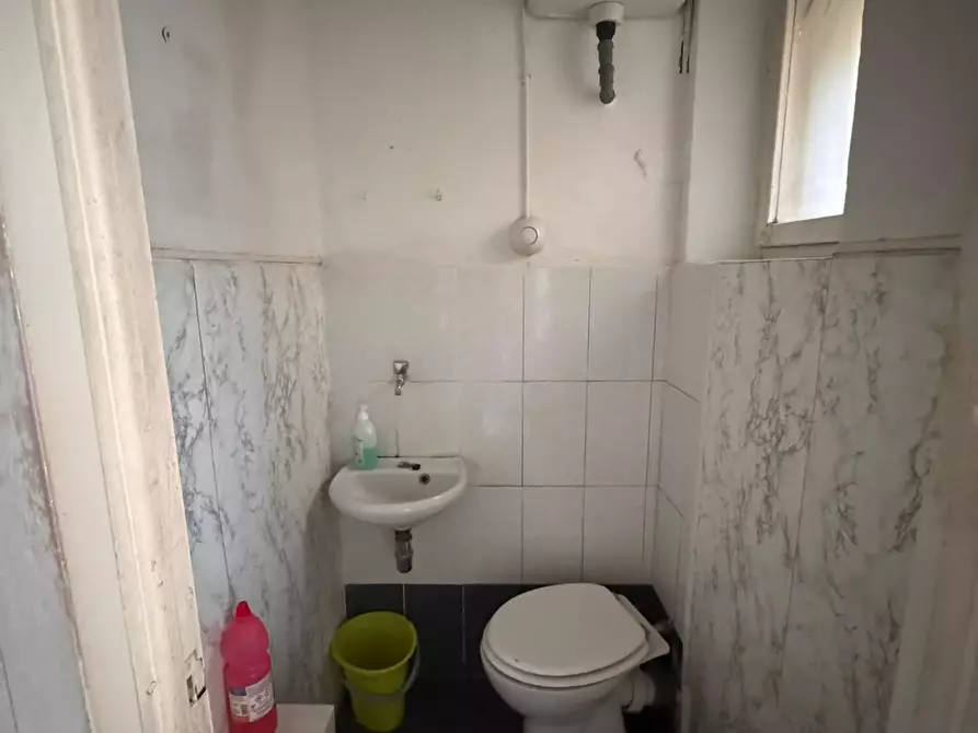 Immagine 7 di Locale commerciale in affitto  a Siena