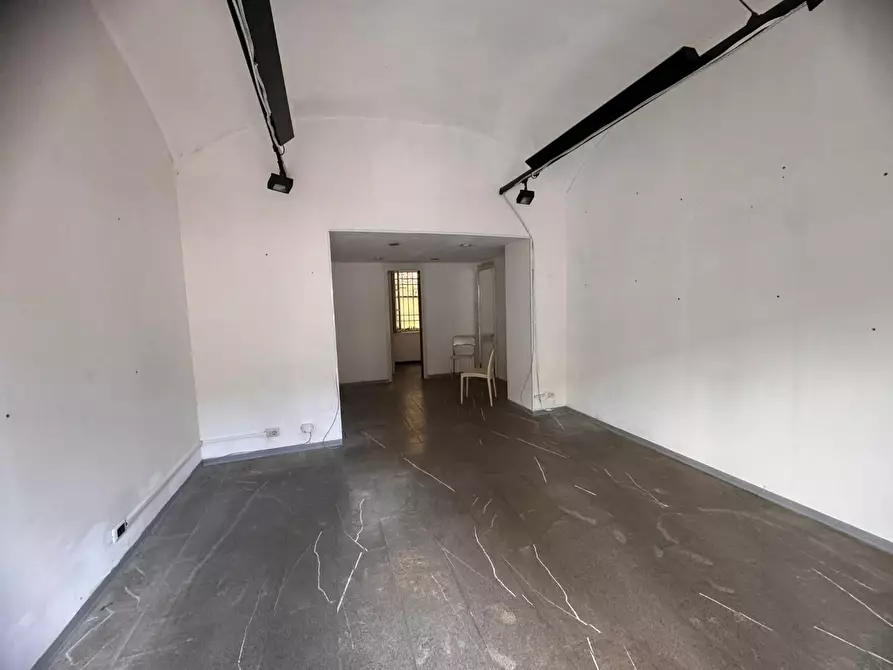 Immagine 1 di Locale commerciale in affitto  a Siena