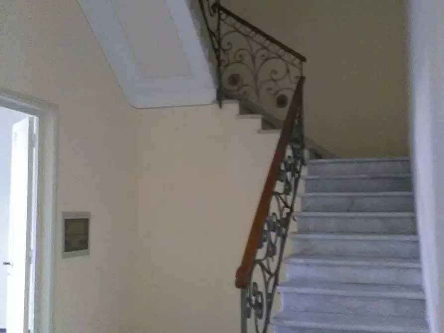 Immagine 16 di Ufficio in affitto  a Viareggio