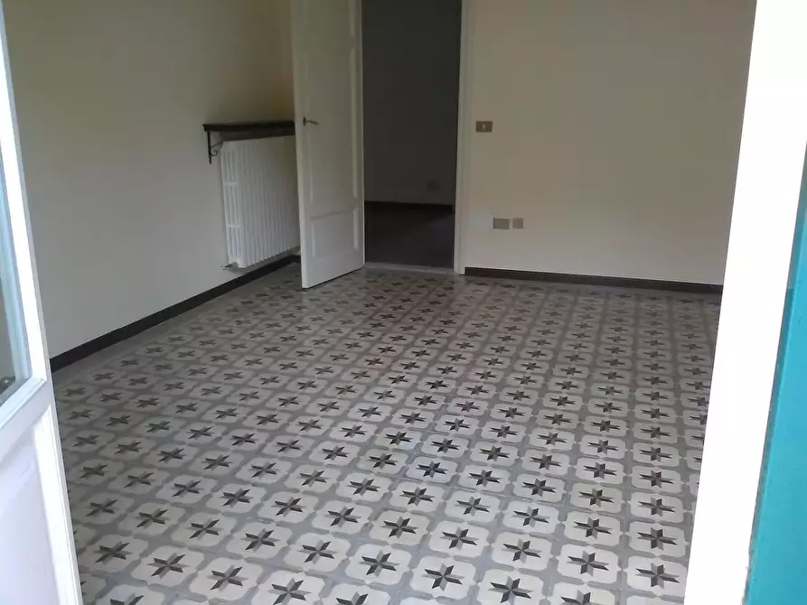 Immagine 26 di Ufficio in affitto  a Viareggio