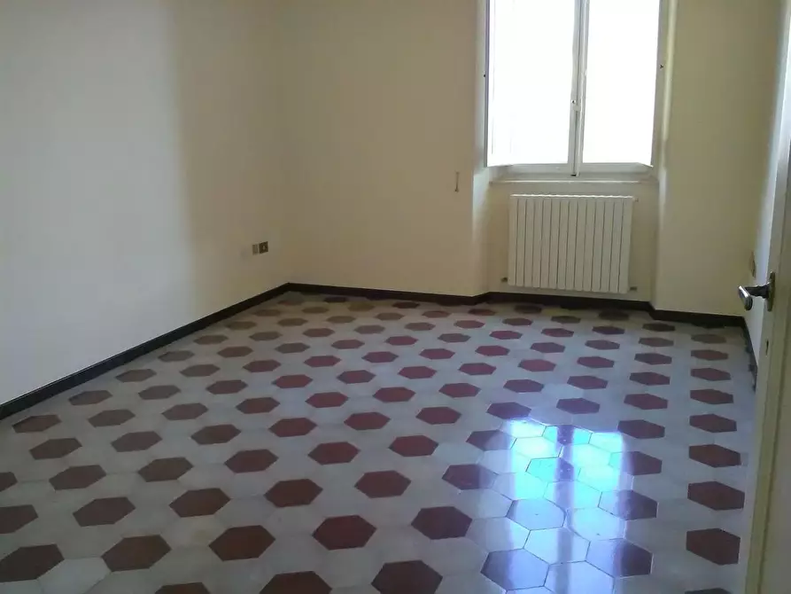 Immagine 27 di Ufficio in affitto  a Viareggio