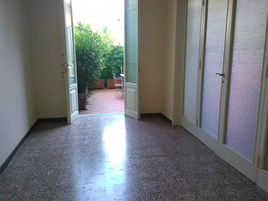 Immagine 8 di Ufficio in affitto  a Viareggio