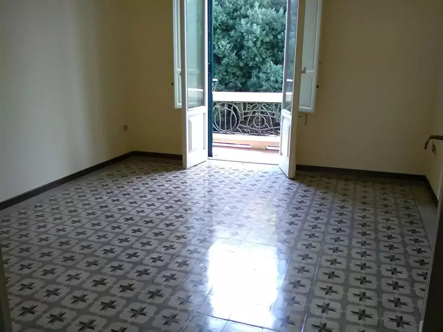 Immagine 25 di Ufficio in affitto  a Viareggio
