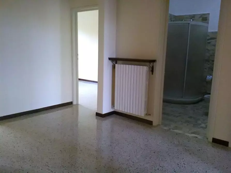 Immagine 20 di Ufficio in affitto  a Viareggio