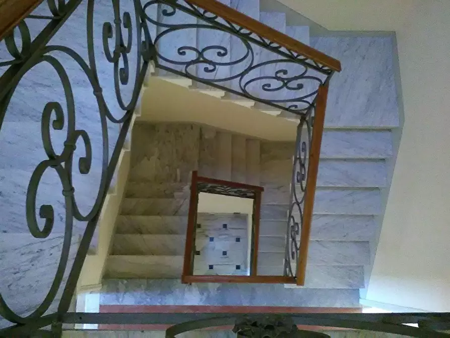 Immagine 31 di Ufficio in affitto  a Viareggio