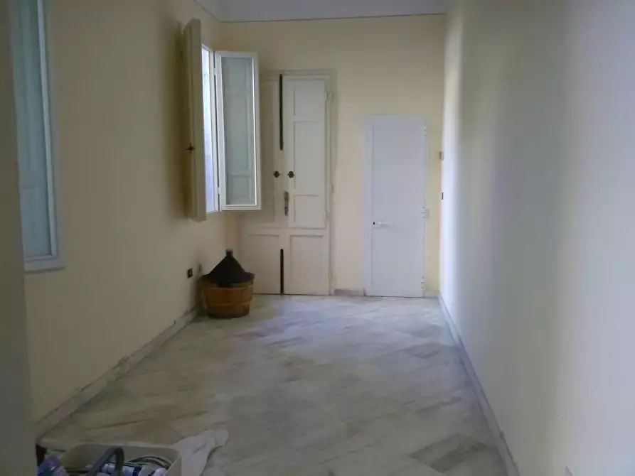 Immagine 13 di Ufficio in affitto  a Viareggio