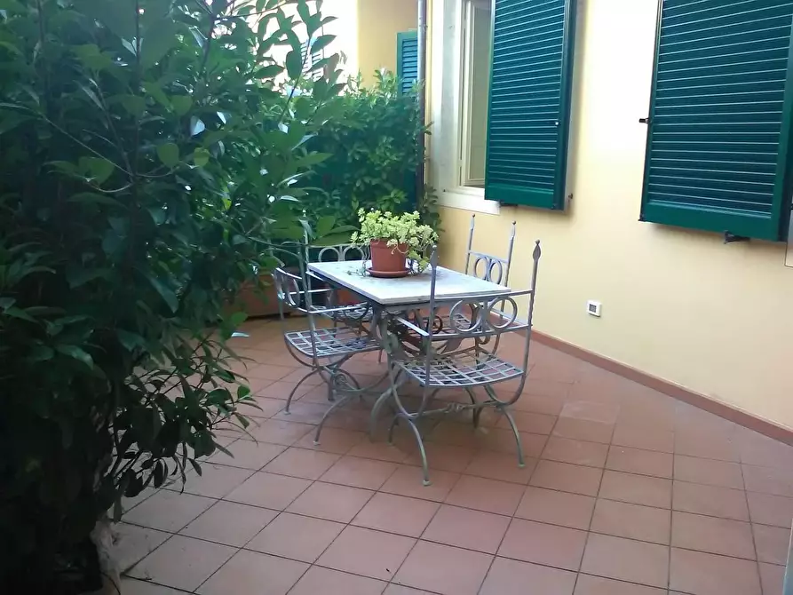 Immagine 9 di Ufficio in affitto  a Viareggio