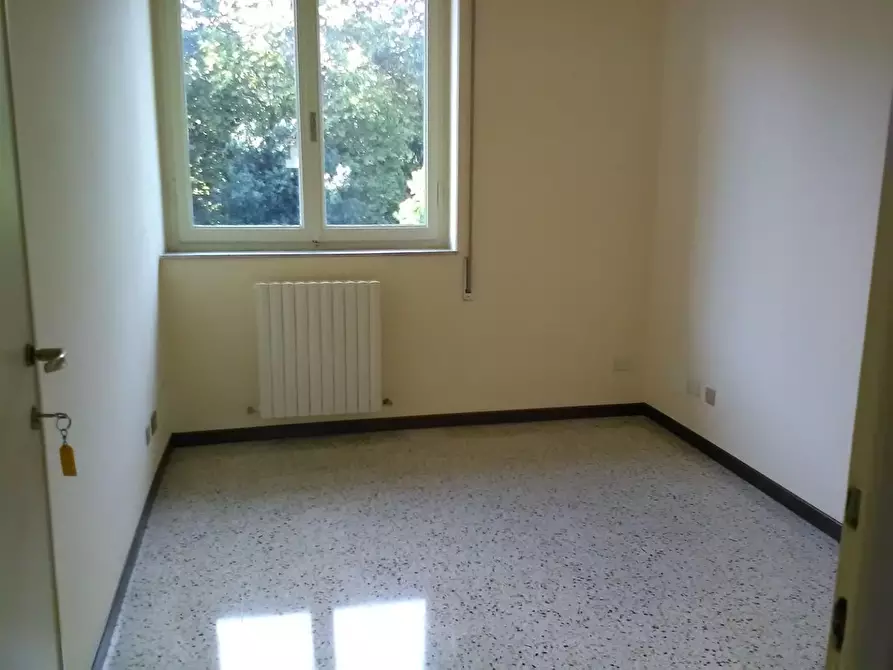 Immagine 33 di Ufficio in affitto  a Viareggio