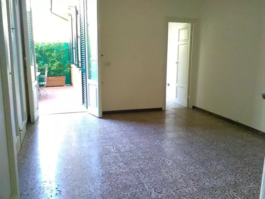 Immagine 12 di Ufficio in affitto  a Viareggio