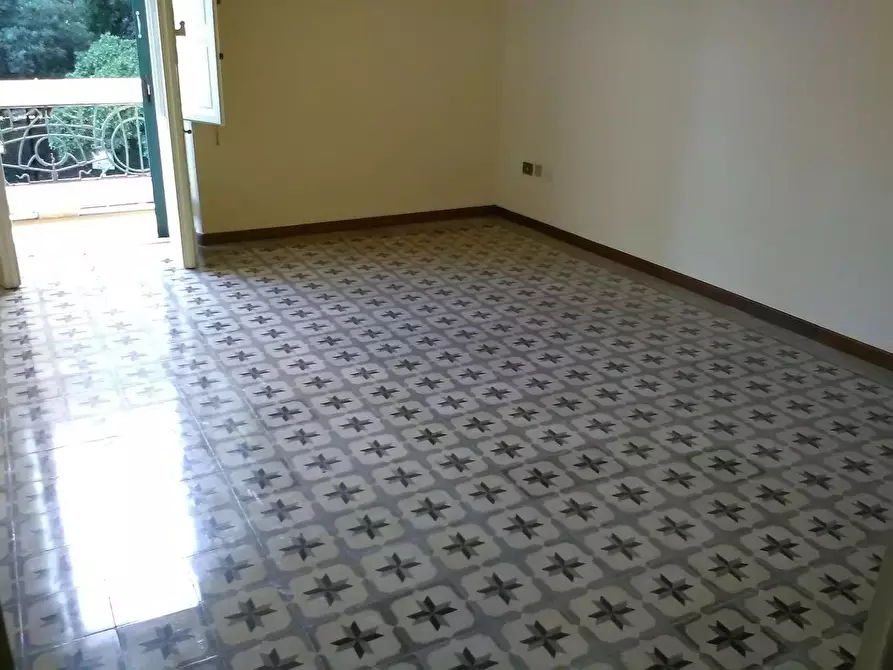 Immagine 24 di Ufficio in affitto  a Viareggio