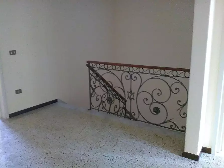 Immagine 32 di Ufficio in affitto  a Viareggio