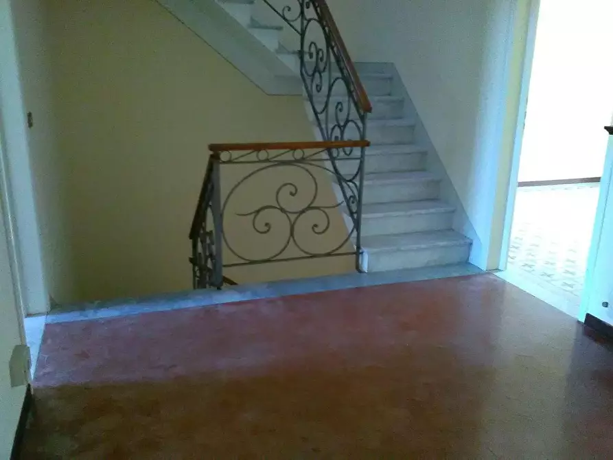 Immagine 19 di Ufficio in affitto  a Viareggio