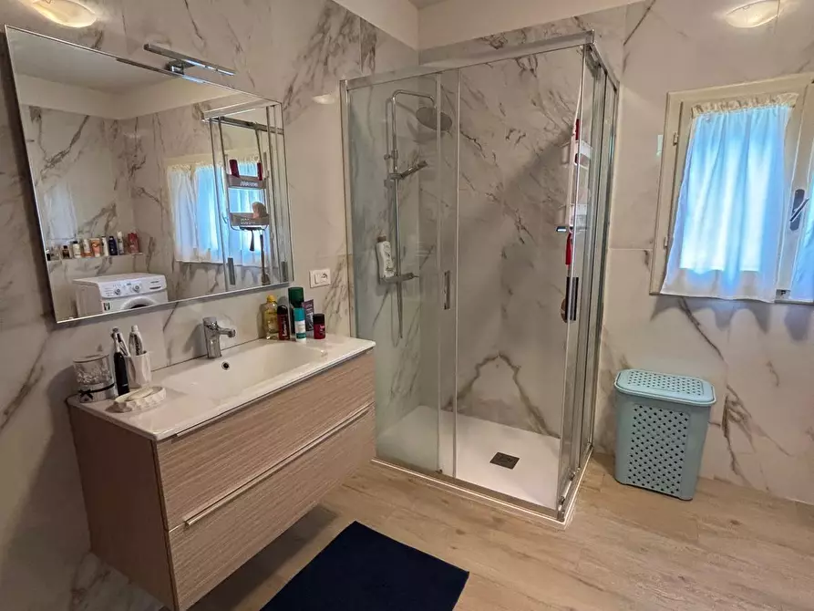 Immagine 10 di Casa semindipendente in vendita  a Massa