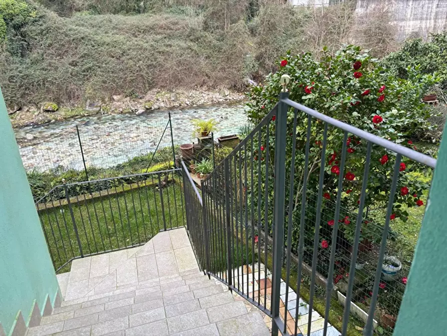 Immagine 7 di Casa semindipendente in vendita  a Massa