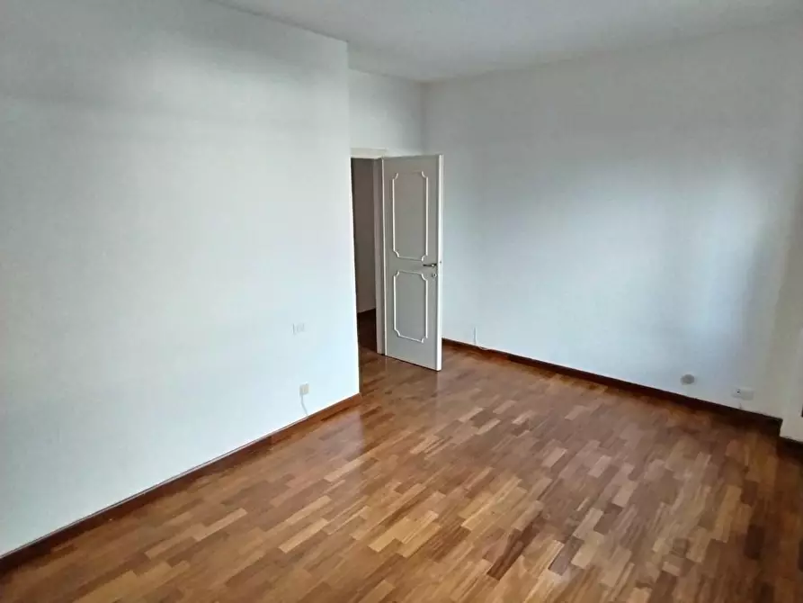 Immagine 31 di Appartamento in vendita  a Massa