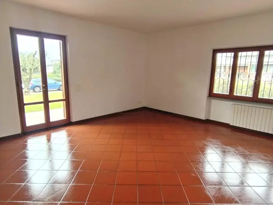 Immagine 15 di Appartamento in vendita  a Massa