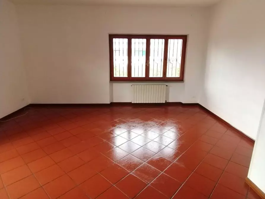 Immagine 14 di Appartamento in vendita  a Massa