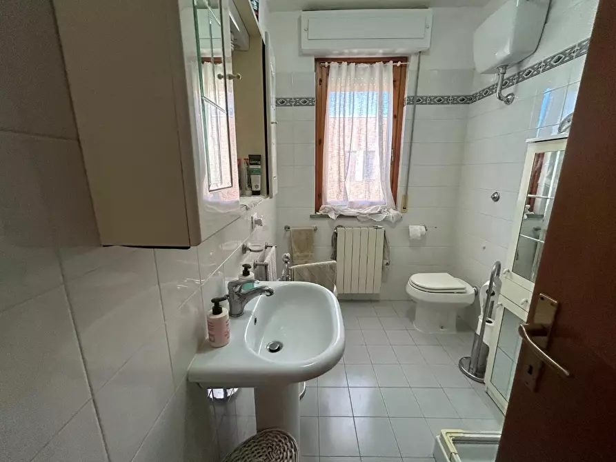 Immagine 18 di Appartamento in vendita  a Cascina