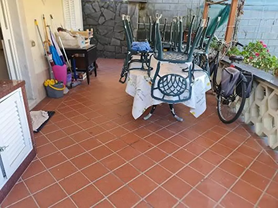 Immagine 1 di Casa semindipendente in vendita  a Carrara