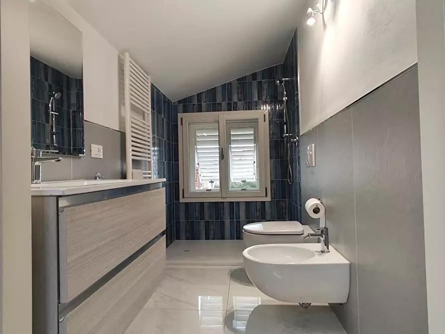 Immagine 51 di Villa in vendita  a Lucca