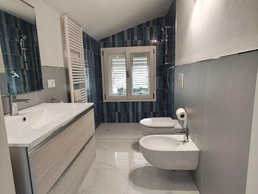 Immagine 50 di Villa in vendita  a Lucca