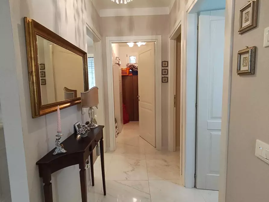 Immagine 22 di Villa in vendita  a Lucca