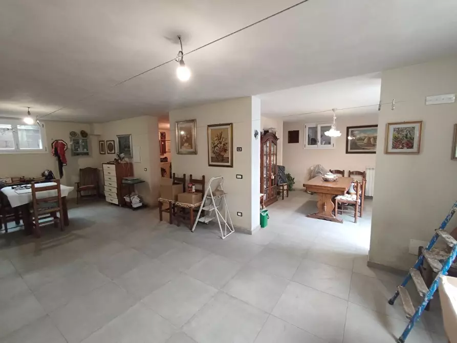 Immagine 18 di Villa in vendita  a Lucca