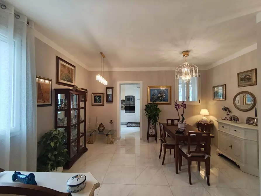 Immagine 35 di Villa in vendita  a Lucca