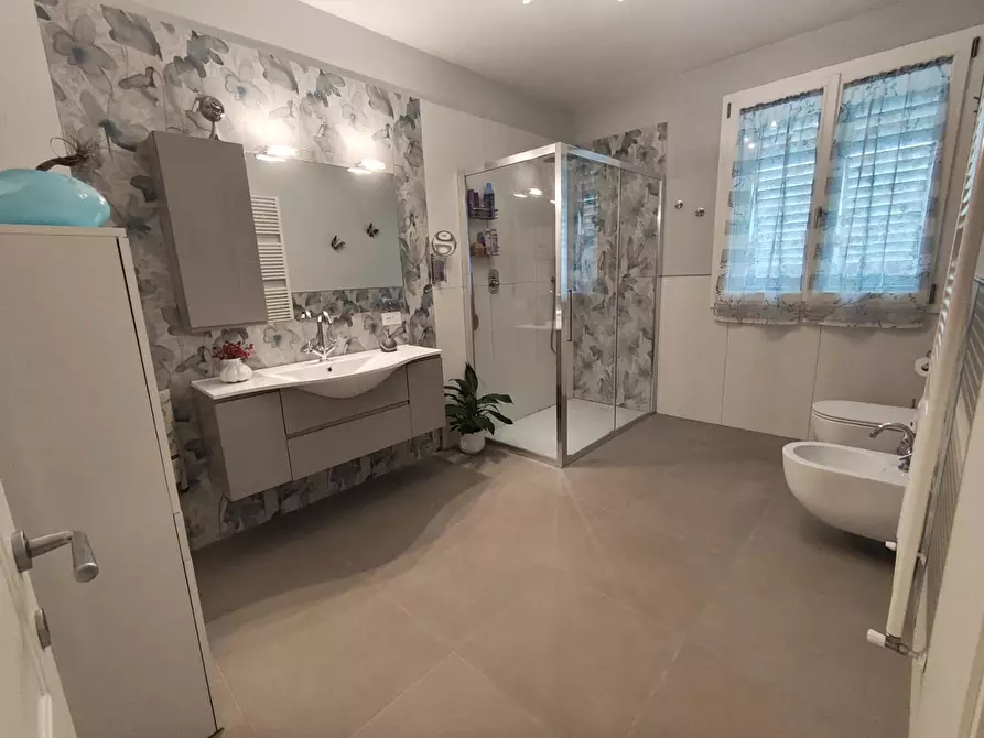 Immagine 29 di Villa in vendita  a Lucca