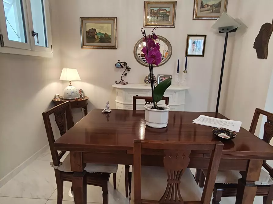 Immagine 31 di Villa in vendita  a Lucca