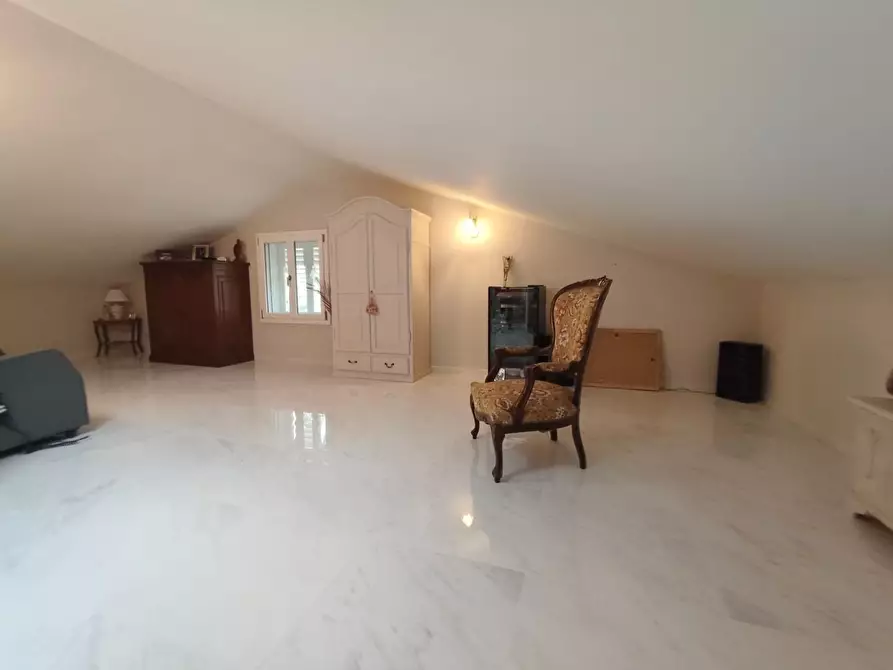 Immagine 53 di Villa in vendita  a Lucca