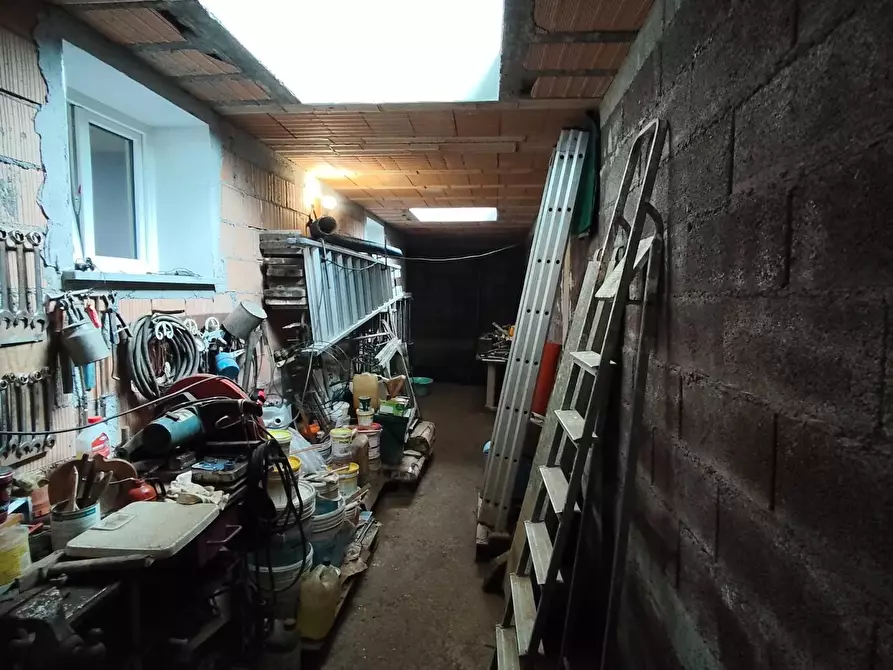 Immagine 19 di Villa in vendita  a Lucca