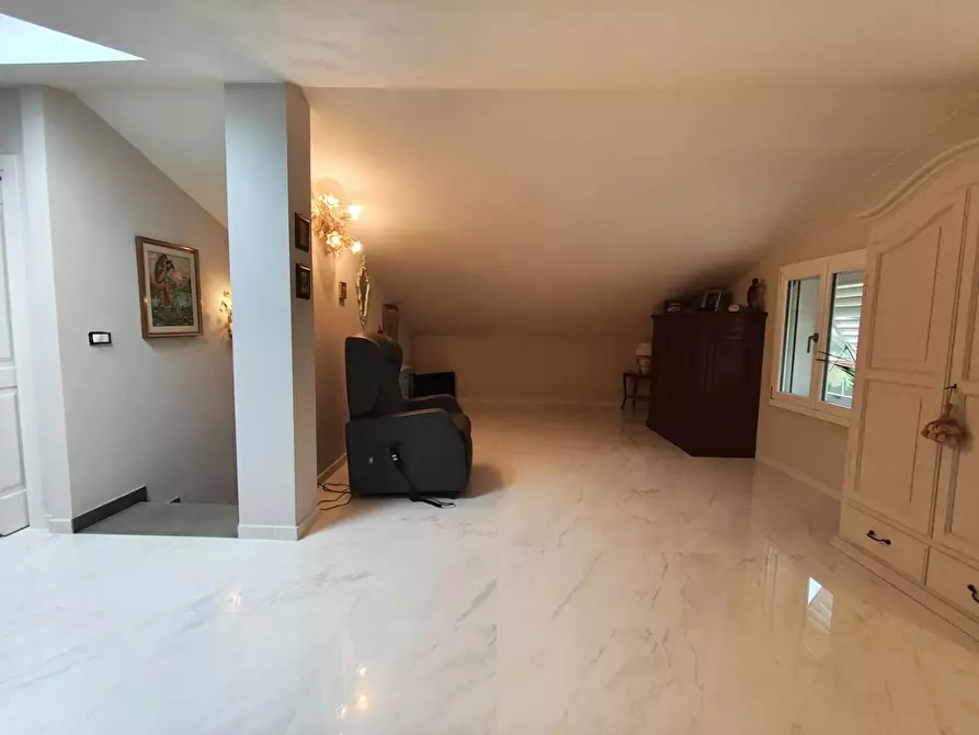 Immagine 52 di Villa in vendita  a Lucca