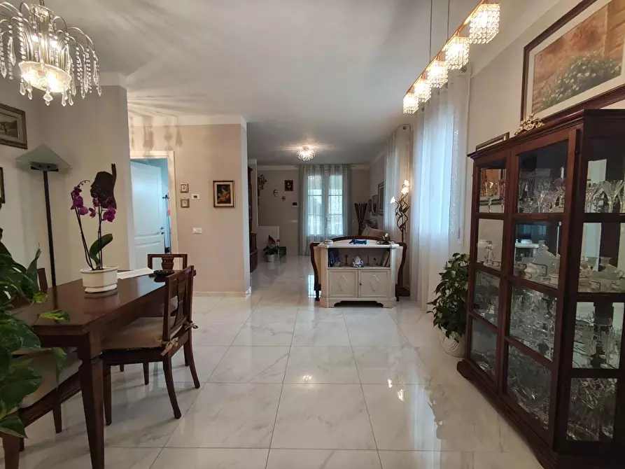 Immagine 34 di Villa in vendita  a Lucca