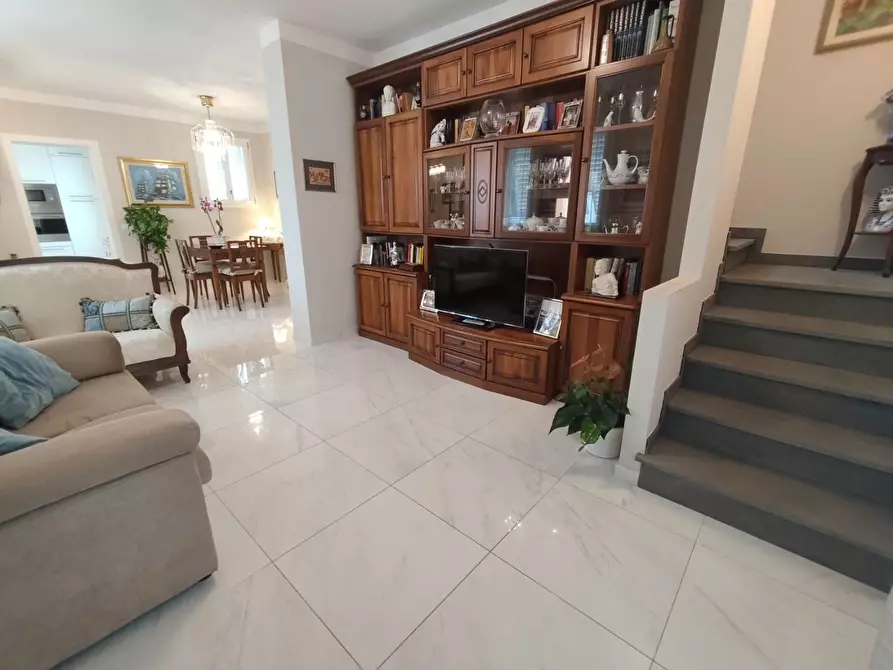 Immagine 38 di Villa in vendita  a Lucca