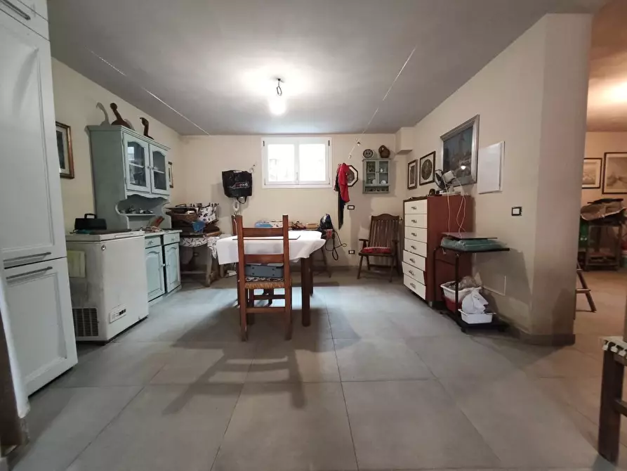 Immagine 13 di Villa in vendita  a Lucca