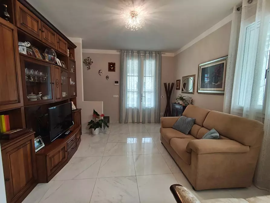 Immagine 30 di Villa in vendita  a Lucca