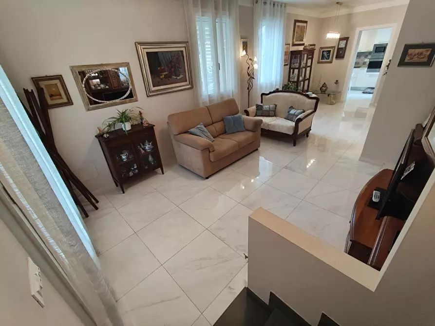 Immagine 40 di Villa in vendita  a Lucca